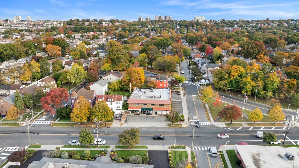 More Photos Of 824 N Broad Ave, Ridgefield General Retail For Sale