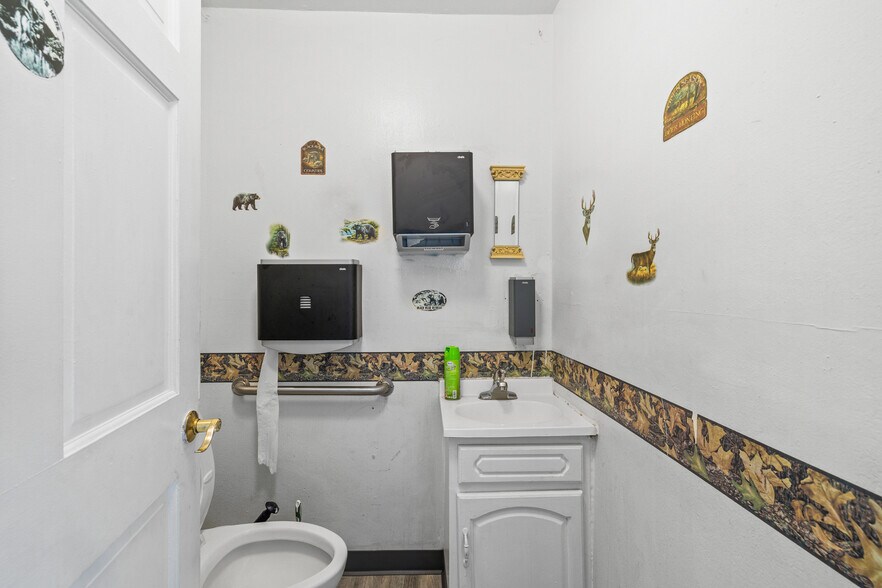 More Photos Of 601 Main St, Junction City Restaurant For Sale