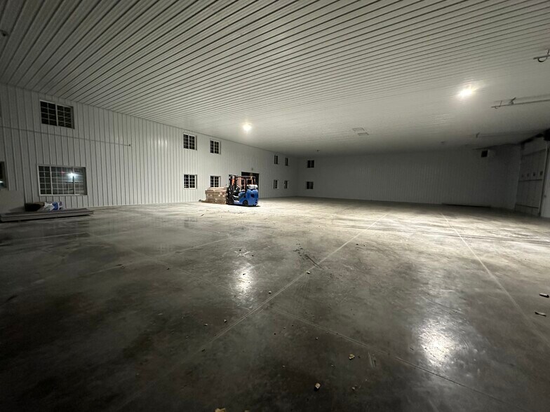 More Photos Of 12335 Margo Ave S, Hastings Light Distribution For Lease