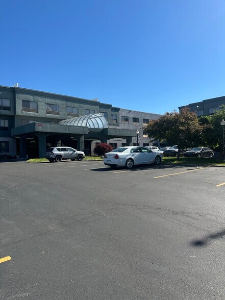 Primary Photo Of 7076 Highland Rd, Waterford Hotel For Lease