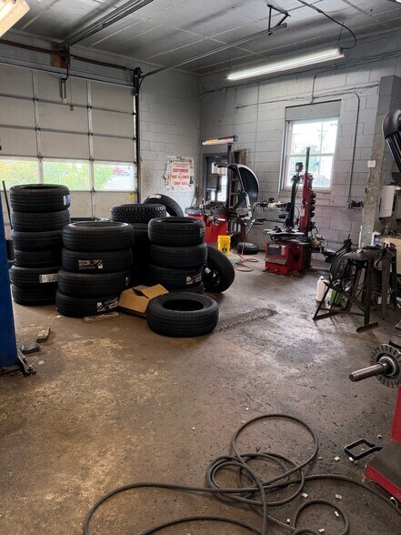 More Photos Of 1529 E Philadelphia Ave, Gilbertsville Auto Repair For Sale