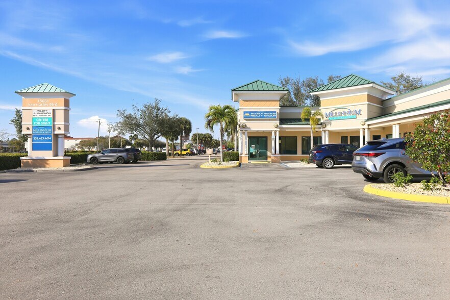 More Photos Of 15661 San Carlos Blvd, Fort Myers Medical For Lease