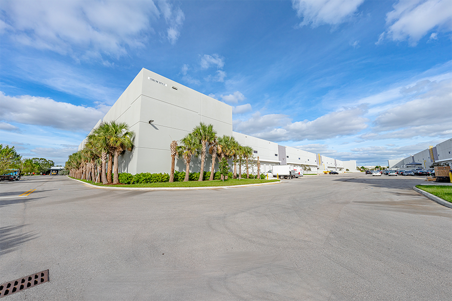 More Photos Of 12000 NW 39 St, Coral Springs Unknown For Lease