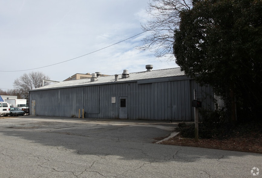 More Photos Of 209 Dartmouth St, Greensboro Auto Repair For Lease