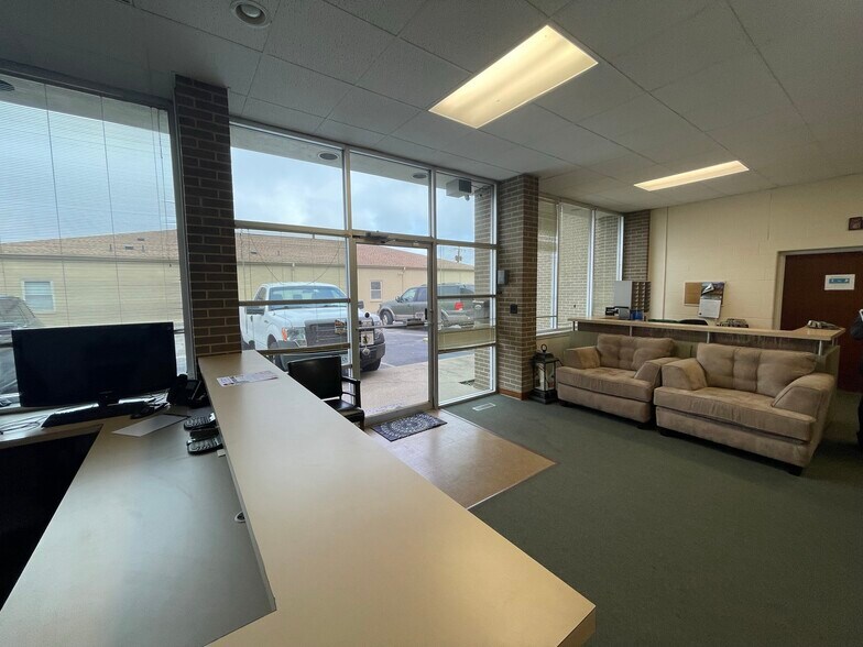 More Photos Of 941 Norfolk Sq, Norfolk Manufacturing For Lease