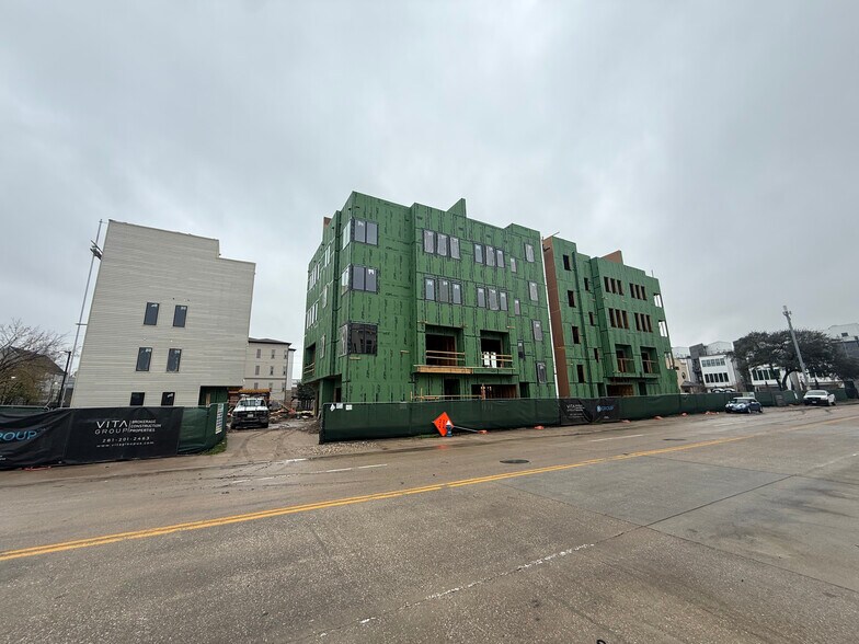 Primary Photo Of 5821 Winsome Ln, Houston Apartments For Sale