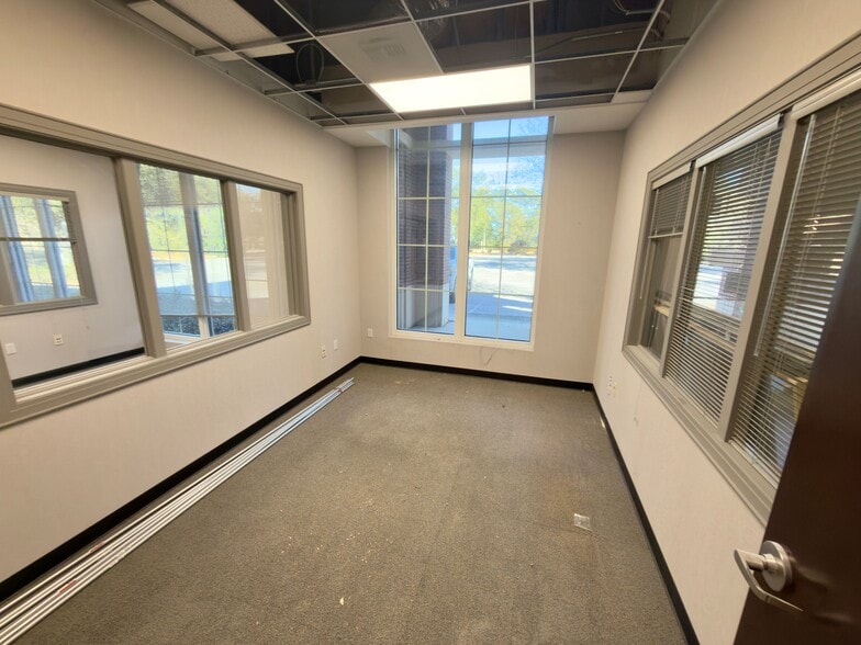 More Photos Of 5061 N 12th Ave, Pensacola Bank For Lease