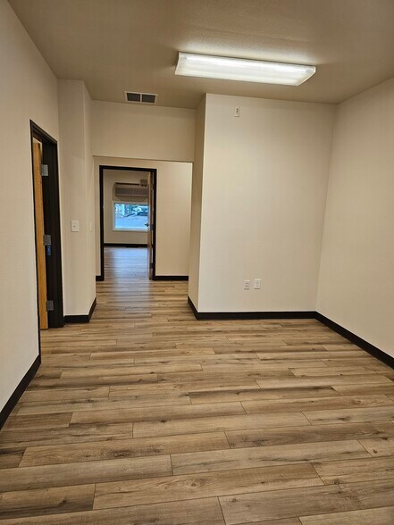More Photos Of 4300-4310 Cherry Ave NE, Keizer Office For Lease
