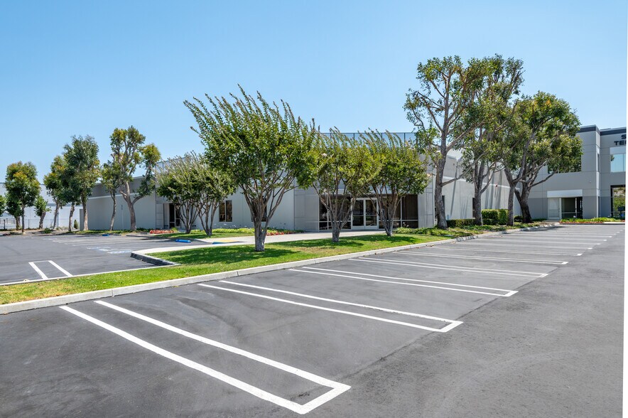 More Photos Of 960-970 Knox St, Torrance Warehouse For Lease