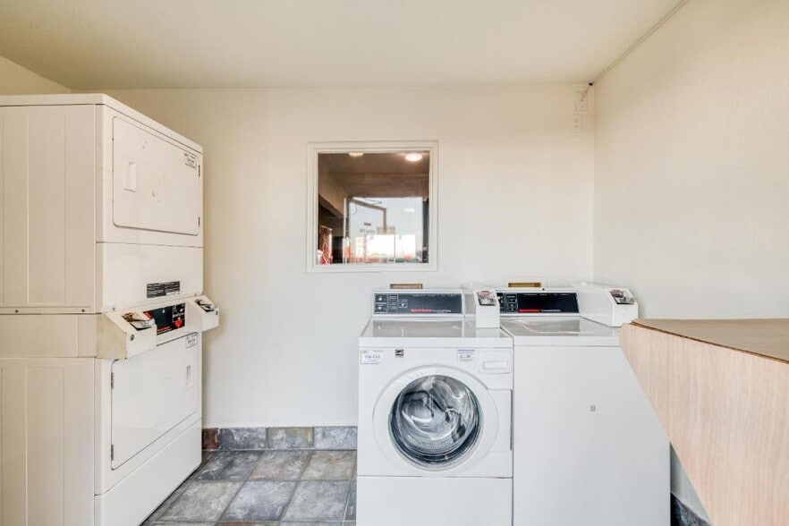 More Photos Of 9638 Plainfield St, Houston Hotel For Sale