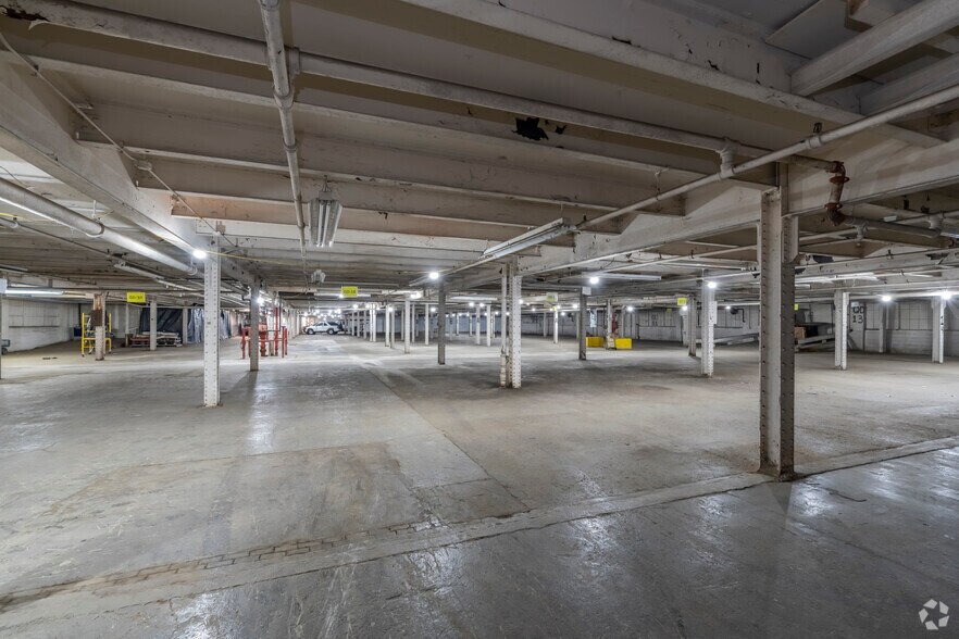 More Photos Of 2100 S Washington Ave, Lansing Warehouse For Lease