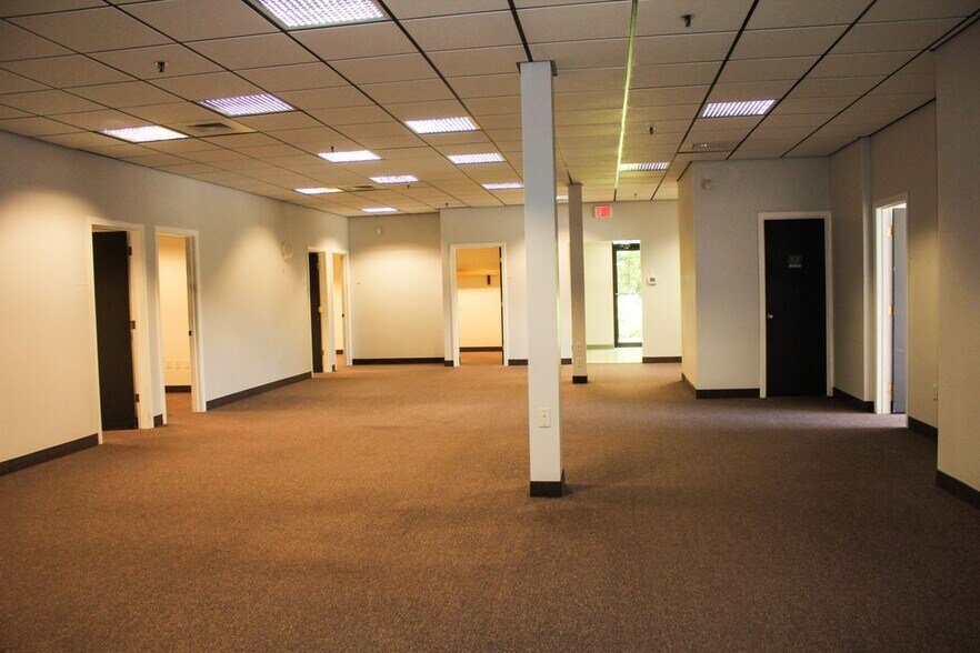 More Photos Of 70 Zachary Rd, Manchester Research And Development For Lease