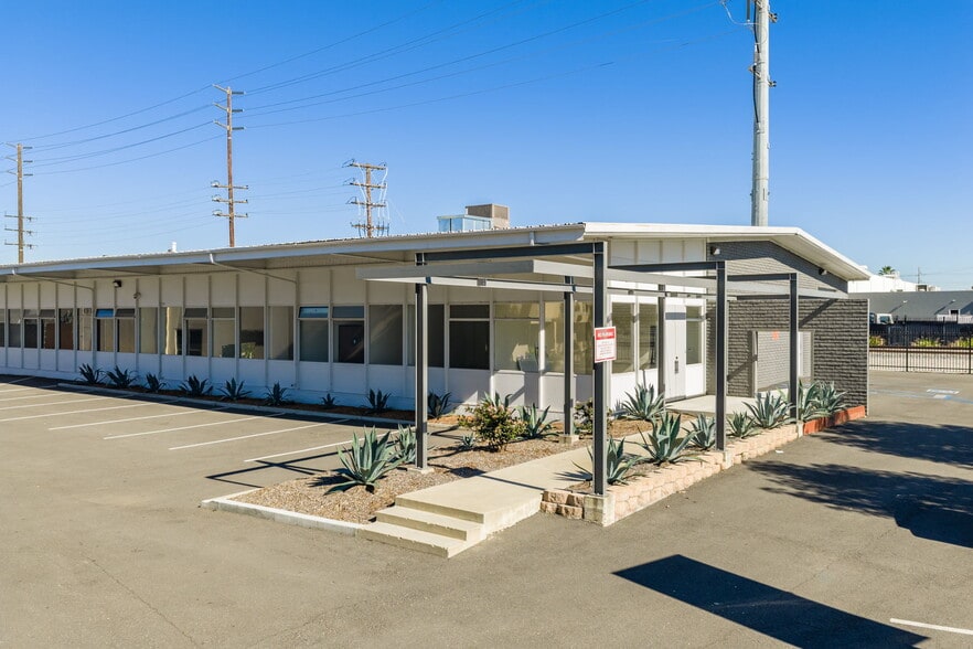 More Photos Of 501 E Cerritos Ave, Anaheim Warehouse For Lease