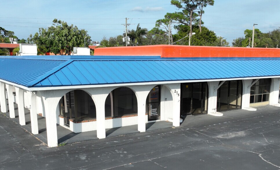 More Photos Of 275 SW Monterey Rd, Stuart General Retail For Lease