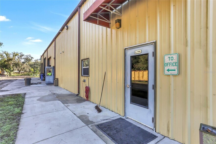 More Photos Of 875 Lakeview Dr, Deland Warehouse For Sale