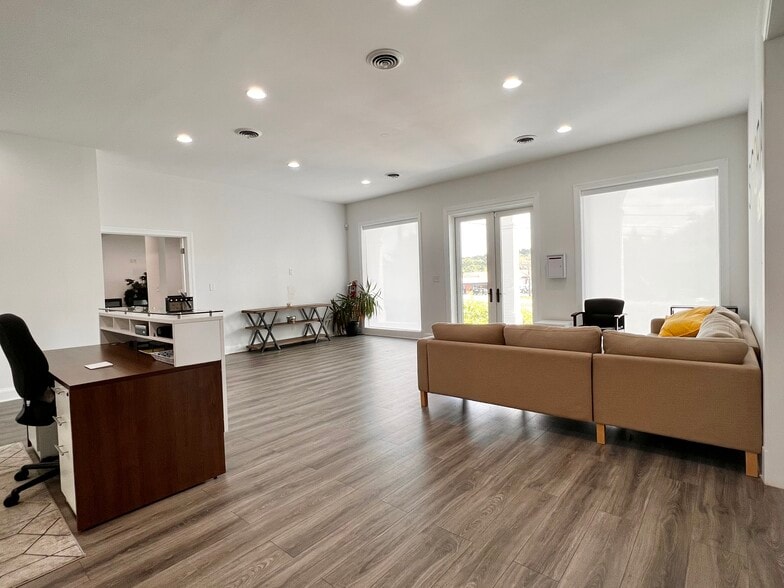 More Photos Of 490 Westfield Rd, Charlottesville Storefront Retail Office For Sale