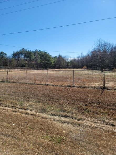 More Photos Of 6132 US 264 E, Greenville Auto Repair For Sale