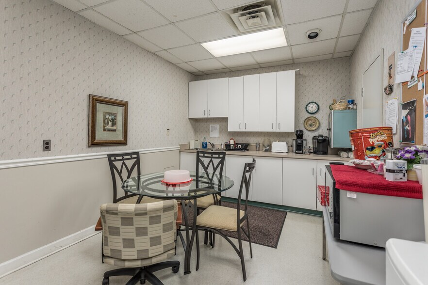 More Photos Of 20 S Stewart St, Winchester Medical For Sale