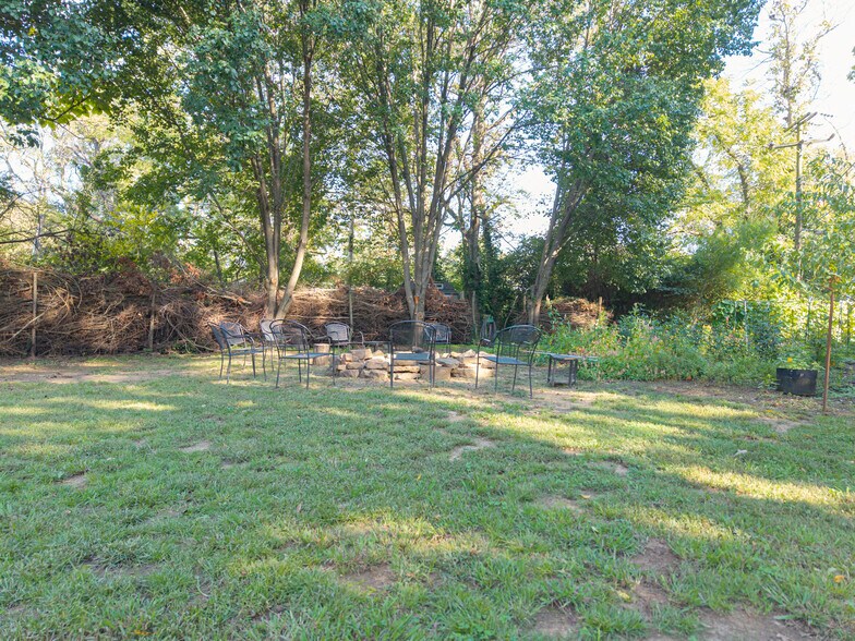 More Photos Of 411 E Front Ave, Chester Hospitality For Sale
