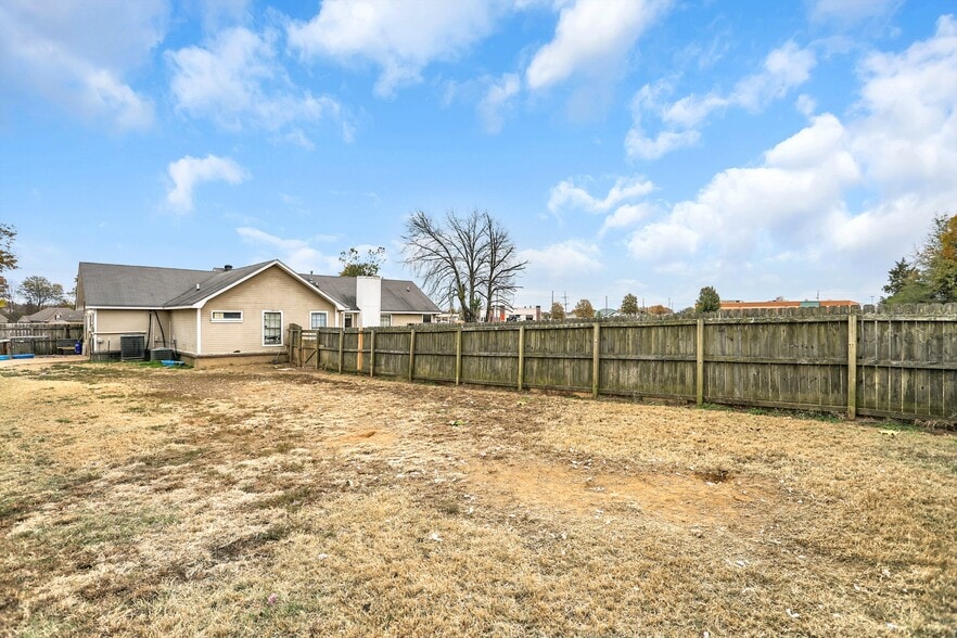 More Photos Of 5165 Getwell Rd, Southaven Office For Sale