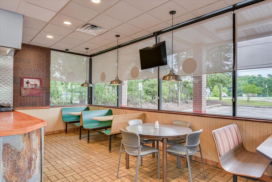 More Photos Of 115 Elm St, Lincolnton Restaurant For Lease