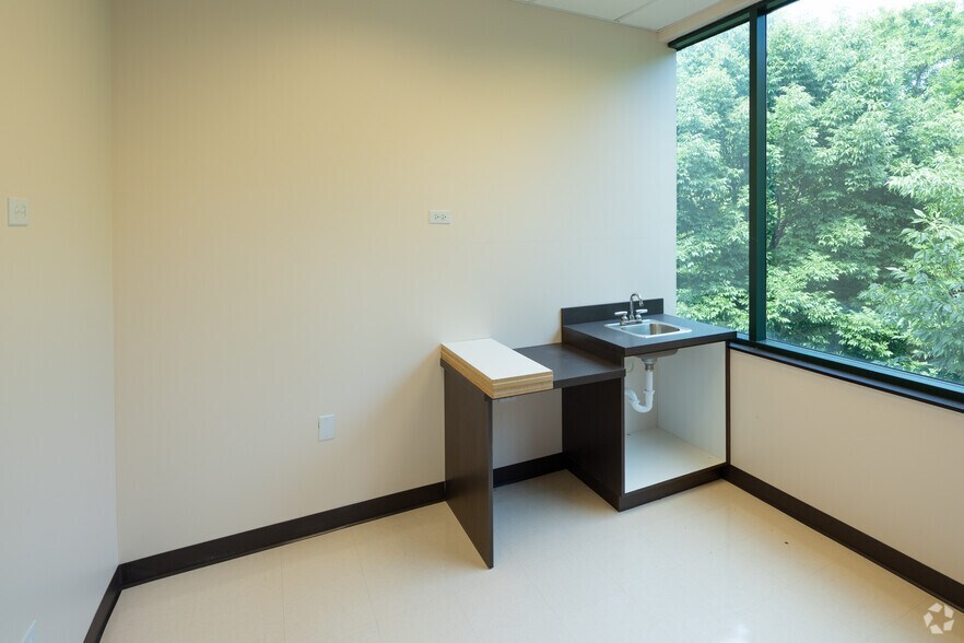 More Photos Of 14489 John Humphrey Dr, Orland Park Medical For Sale