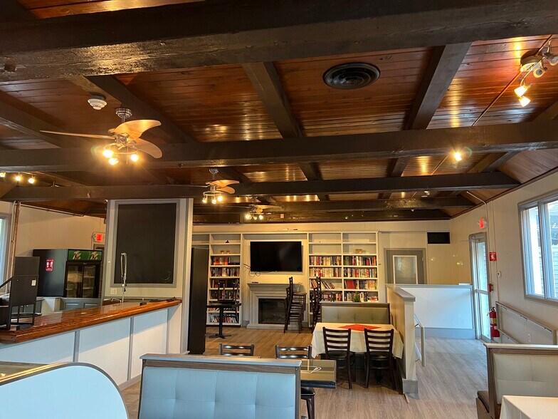 More Photos Of 35-A Solomon Pond Rd, Northborough Restaurant For Lease