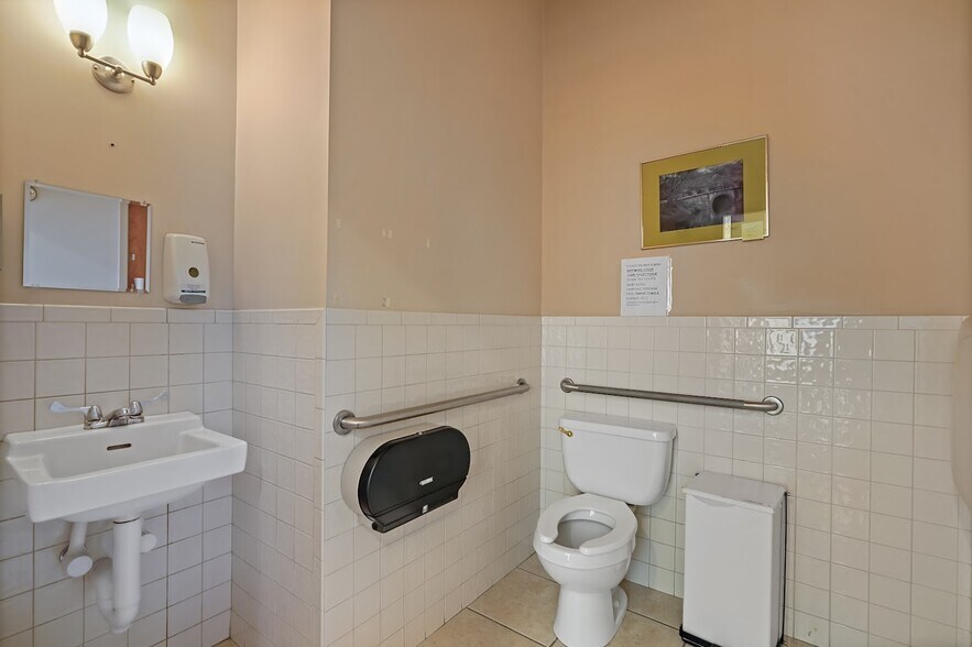 More Photos Of 192 Route 117 by Pass Rd, Bedford Hills Storefront For Lease