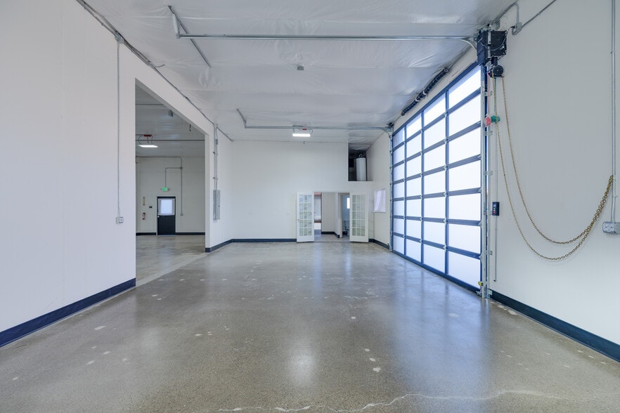 More Photos Of 2550 Wyandotte St, Mountain View Warehouse For Lease