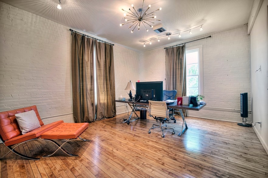 More Photos Of 2409 Commerce St, Houston Freestanding For Lease