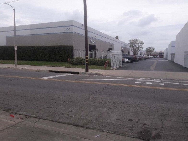 More Photos Of 1305 E Saint Gertrude Pl, Santa Ana Warehouse For Lease
