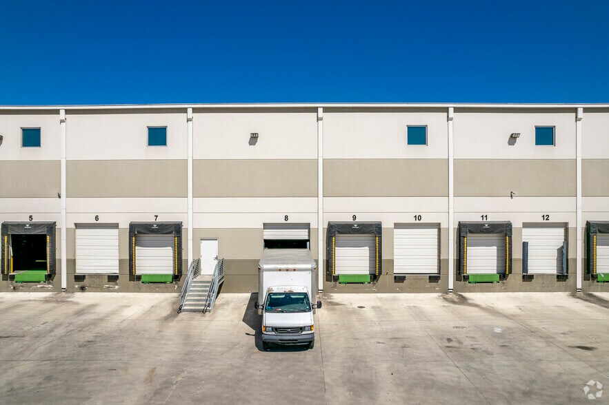 More Photos Of 5035 Eisenhauer Rd, San Antonio Unknown For Lease