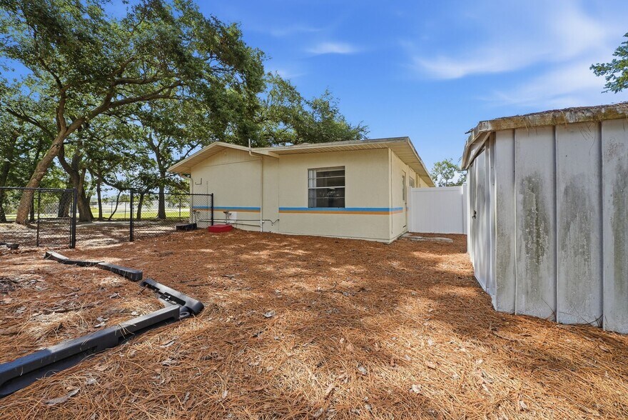 More Photos Of 2886 Whitney Rd, Clearwater Storefront Retail Residential For Sale