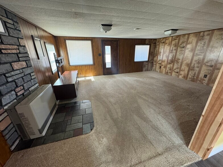 More Photos Of 1436-1438 Military Tpke, Plattsburgh Auto Repair For Sale
