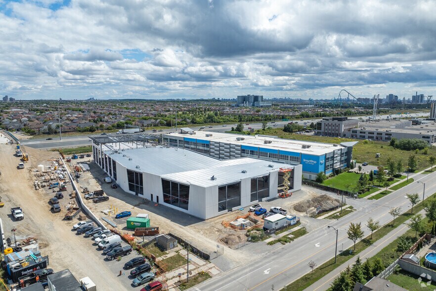 More Photos Of 435 Cityview Blvd, Vaughan Industrial For Sale