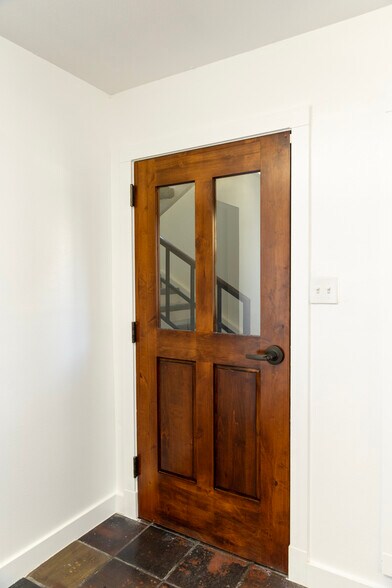 More Photos Of 307-311 Lombrano St, San Antonio Warehouse For Sale