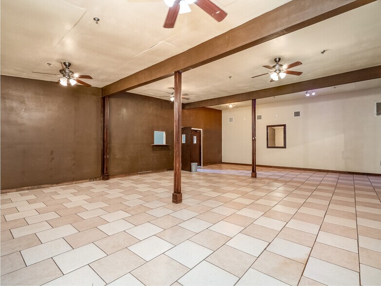 More Photos Of 2814 N Maroa Ave, Fresno General Retail For Sale
