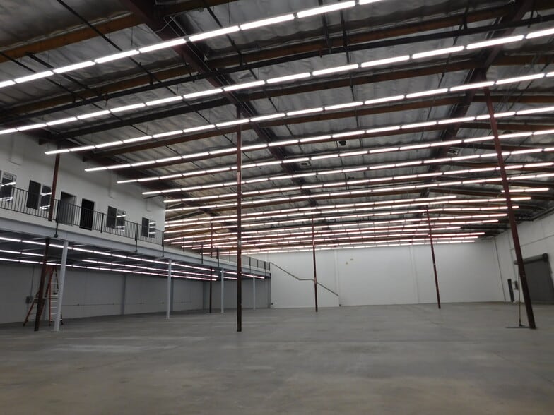 More Photos Of 365 E Jefferson Blvd, Los Angeles Warehouse For Lease