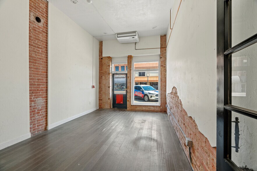 More Photos Of 606 Frisco Ave, Clinton Storefront Retail Office For Sale