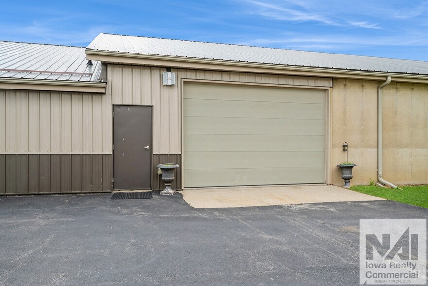 More Photos Of 1070 Lyons Ln, Marion Warehouse For Lease