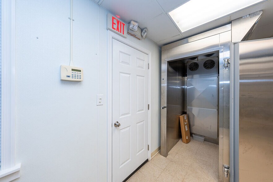 More Photos Of 101 Elm Ave, Louisa General Retail For Lease