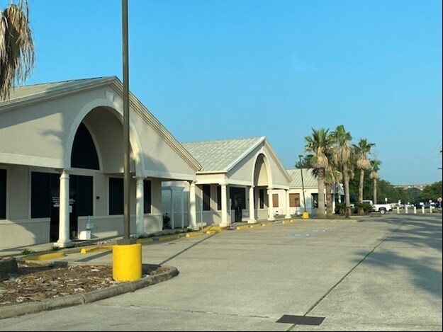 More Photos Of 3326 Watters Rd, Pasadena Medical For Sale