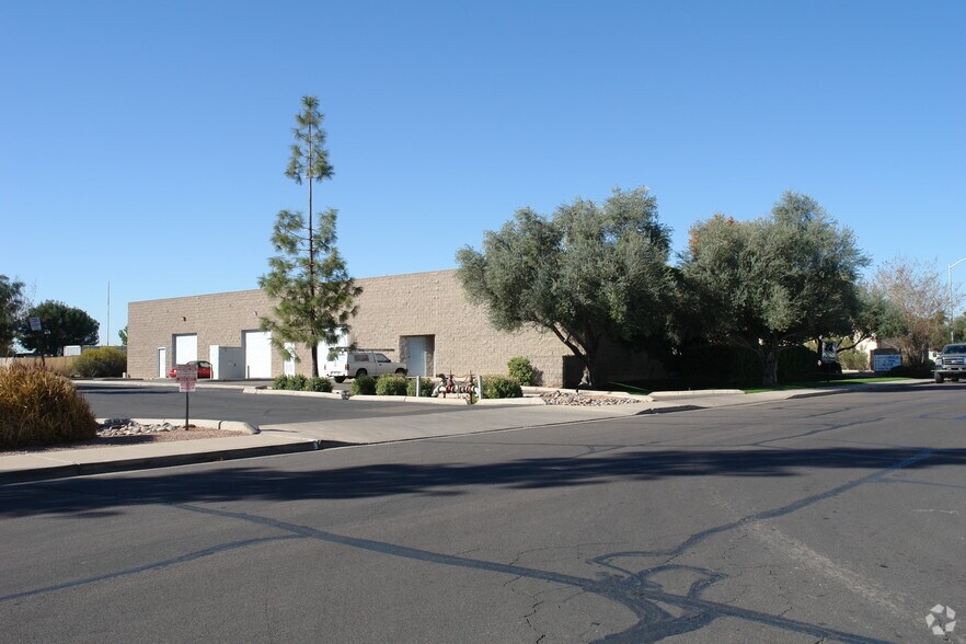 More Photos Of 113 W Hoover Ave, Mesa Warehouse For Lease