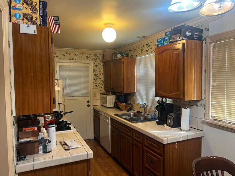 More Photos Of 1770 Parkside Dr., Walnut Creek Apartments For Sale