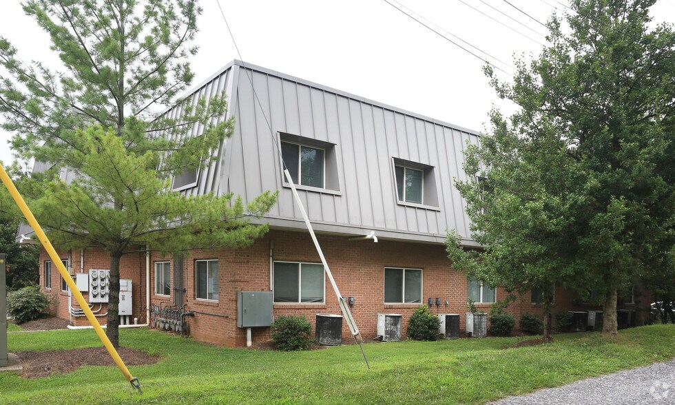 More Photos Of 18401-18403 Woodfield Rd, Gaithersburg Office For Lease