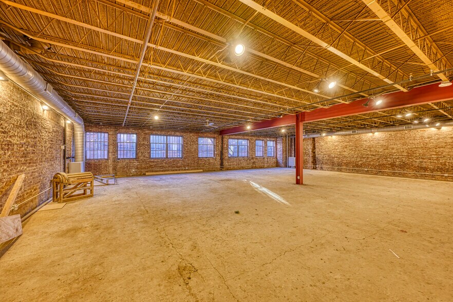 More Photos Of 237-245 Broad St, Kingsport Storefront For Sale