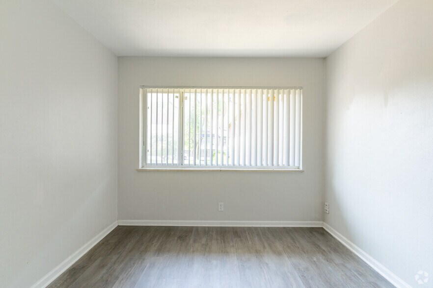 More Photos Of 1100 Indian Circle Dr, Olivette Apartments For Sale