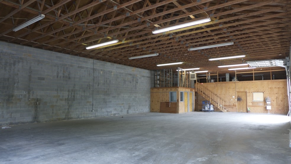 Primary Photo Of 1507 E Sugar Creek Rd, Charlotte Warehouse For Lease