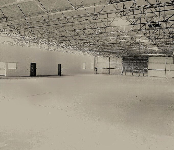 More Photos Of 3333 N Main St, Jacksonville Light Manufacturing For Lease