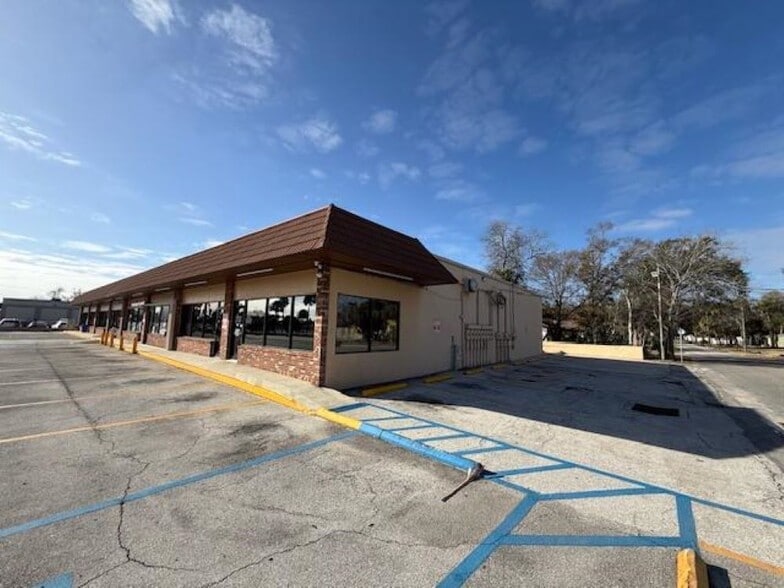 More Photos Of 1396 N Nova Rd, Daytona Beach Storefront Retail Office For Sale